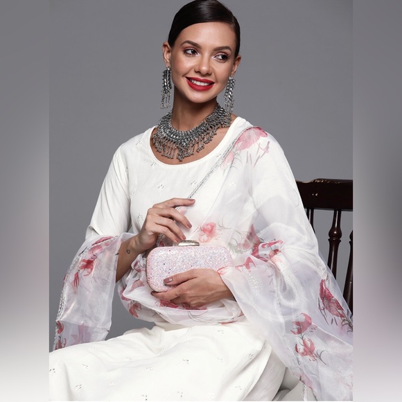 Salwar with pants and dupatta - Picture 5 of 7